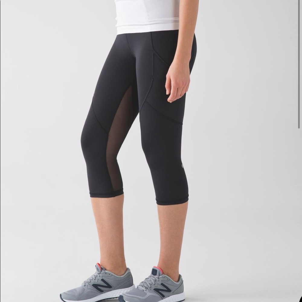 Lululemon Outrun Crop 17” Size 4
